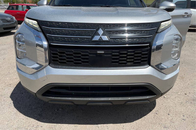 2022 Mitsubishi Outlander ES