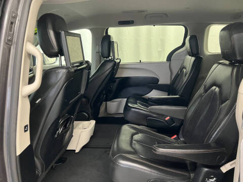 2017 Chrysler Pacifica Touring-L Plus