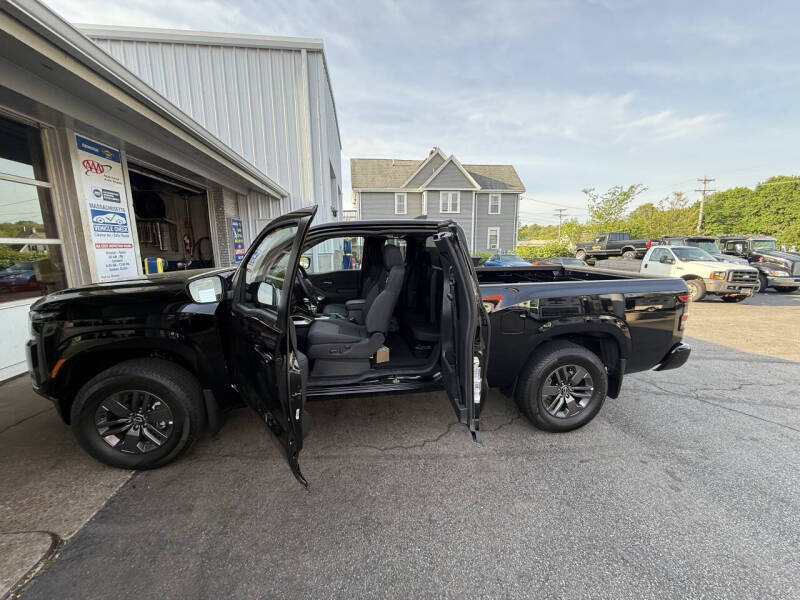 2025 Nissan Frontier SV