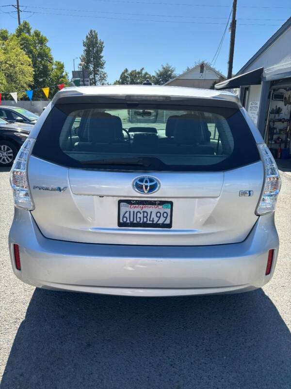 2012 Toyota Prius v Three