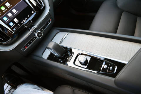 2025 Volvo XC60 B5 Plus Dark Theme