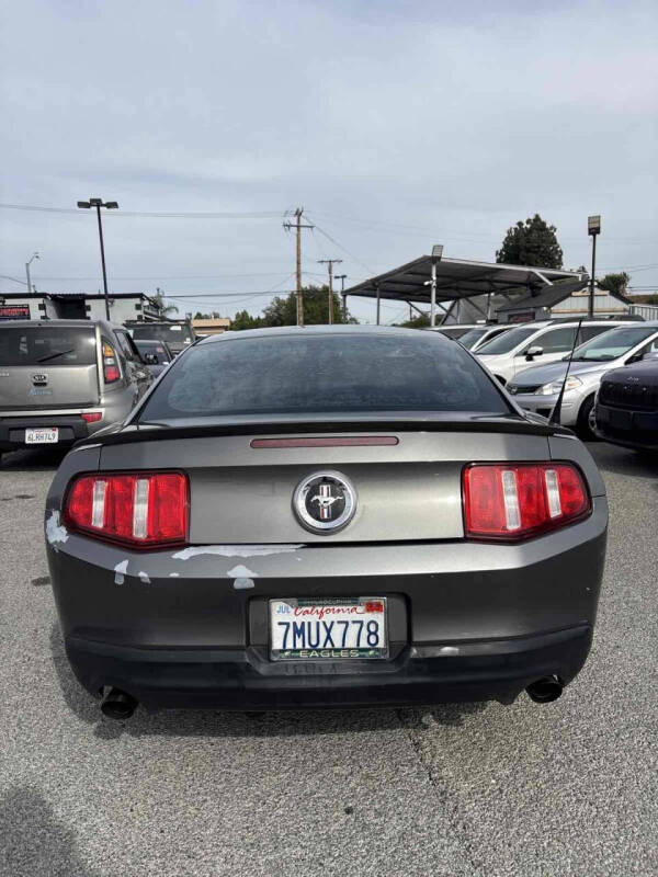 2011 Ford Mustang V6