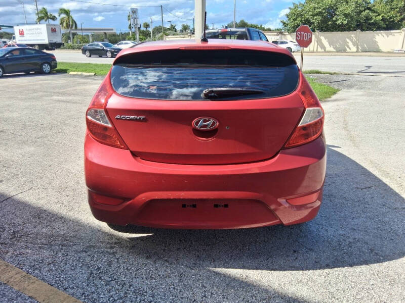 2013 Hyundai Accent SE