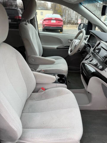 2012 Toyota Sienna