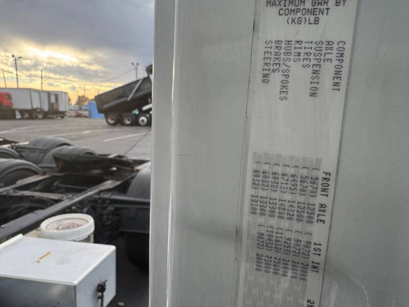 2016 Freightliner CASCADIA DAY CAB