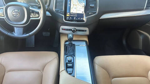 2017 Volvo XC90 T6 Momentum