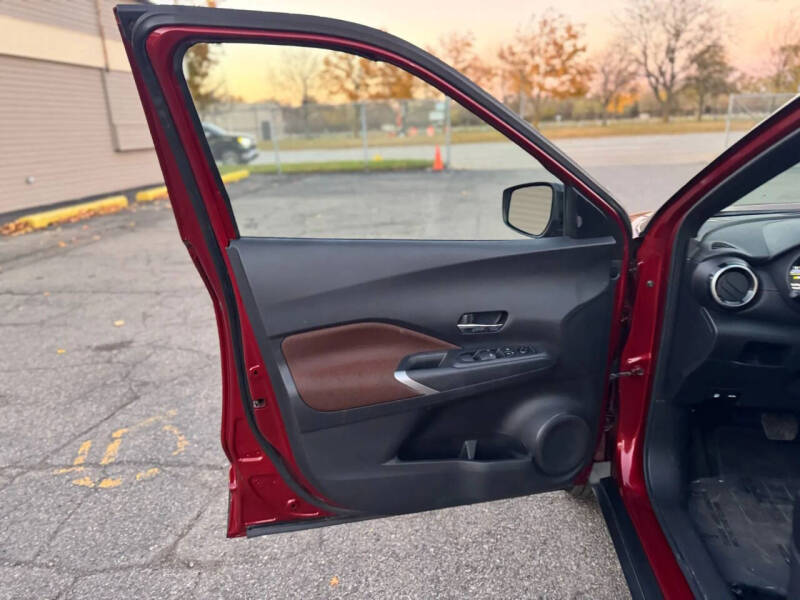 2024 Nissan Kicks SR