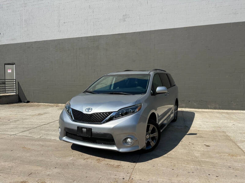 2016 Toyota Sienna SE 8-Passenger