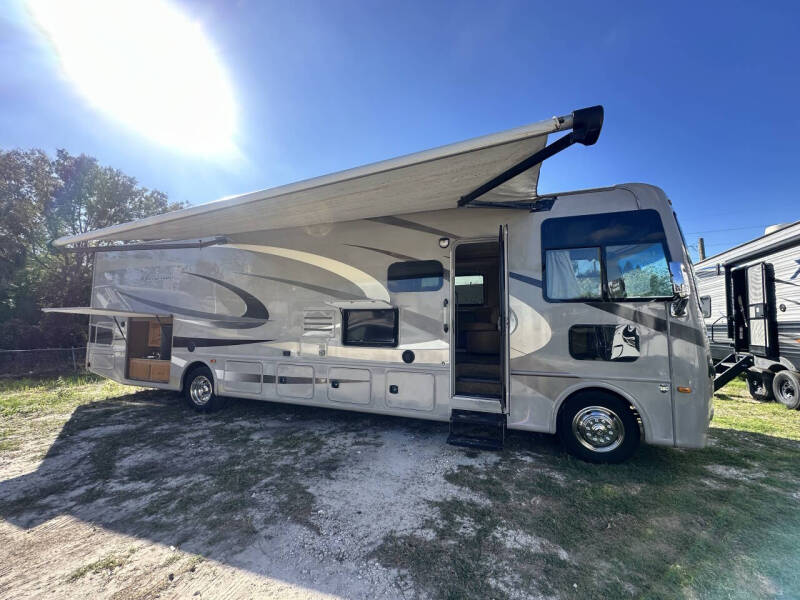 2015 Thor Motor Coach Hurricane