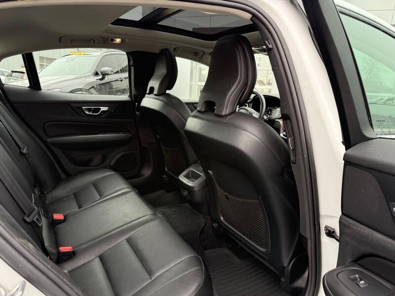 2021 Volvo S60 T6 Momentum