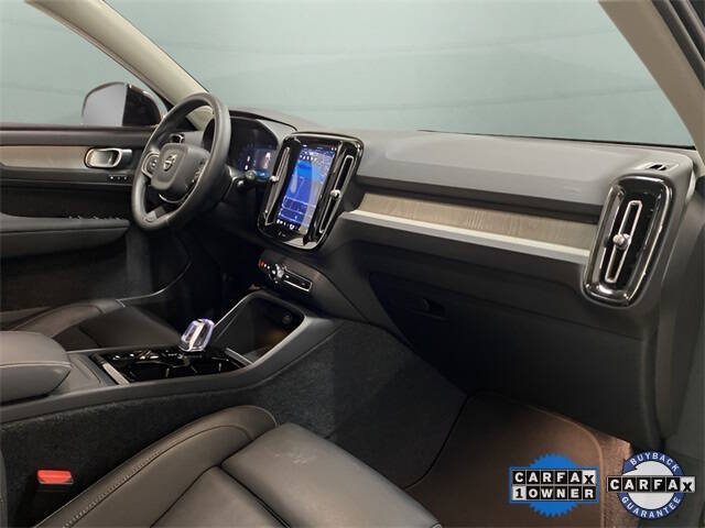 2025 Volvo XC40 B5 Plus Bright Theme