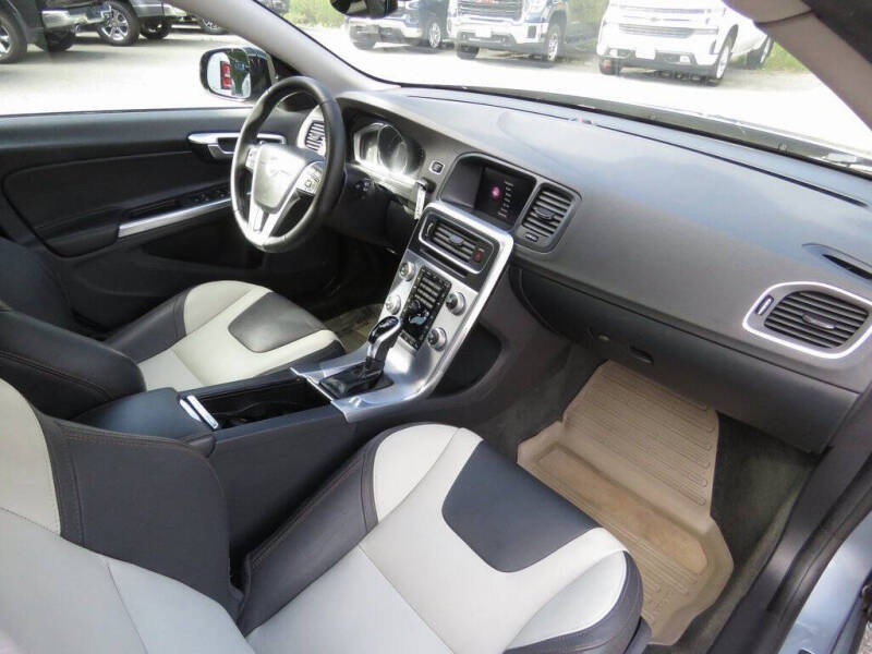 2018 Volvo V60 Cross Country T5 Premier