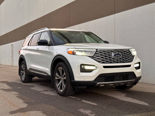 2020 Ford Explorer Platinum's photo
