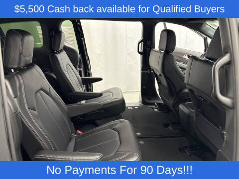 2026 Chrysler Pacifica Select