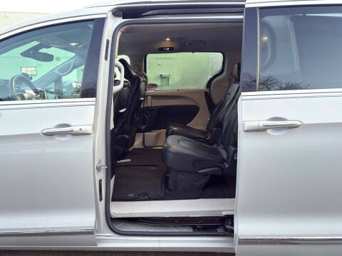 2017 Chrysler Pacifica Touring-L Plus