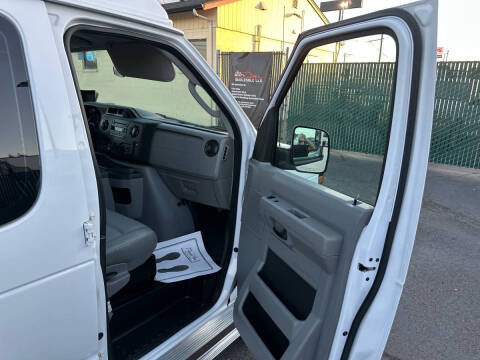 2012 Ford E-Series E-350 SD