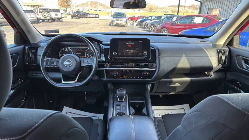 2022 Nissan Pathfinder SV