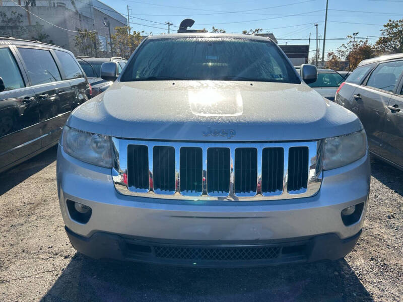 2011 Jeep Grand Cherokee Laredo photo 4