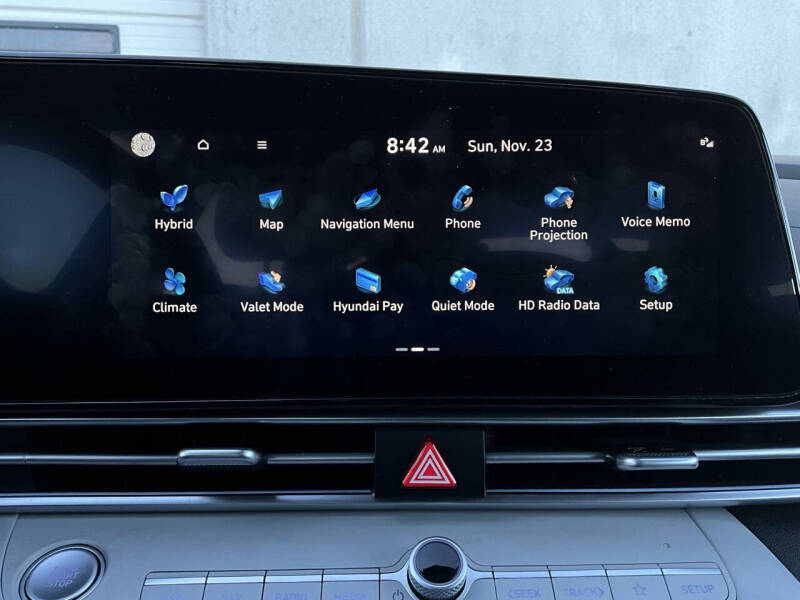 2025 Hyundai Elantra Hybrid Limited