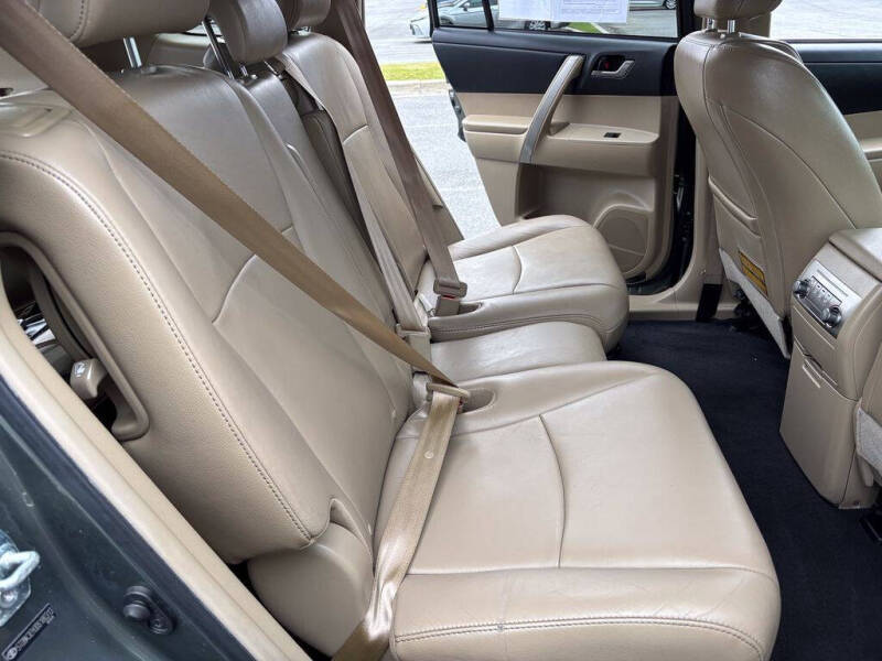 2013 Toyota Highlander SE