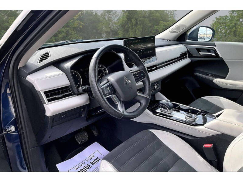 2025 Mitsubishi Outlander SE