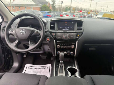 2017 Nissan Pathfinder SV