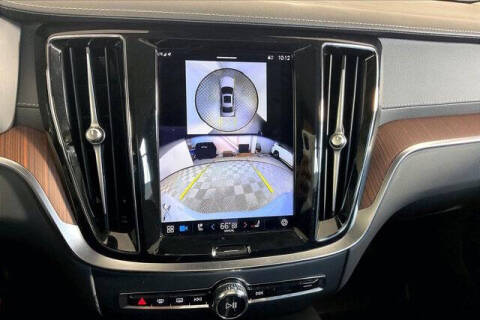 2024 Volvo S60 Recharge T8 Ultimate Dark Theme