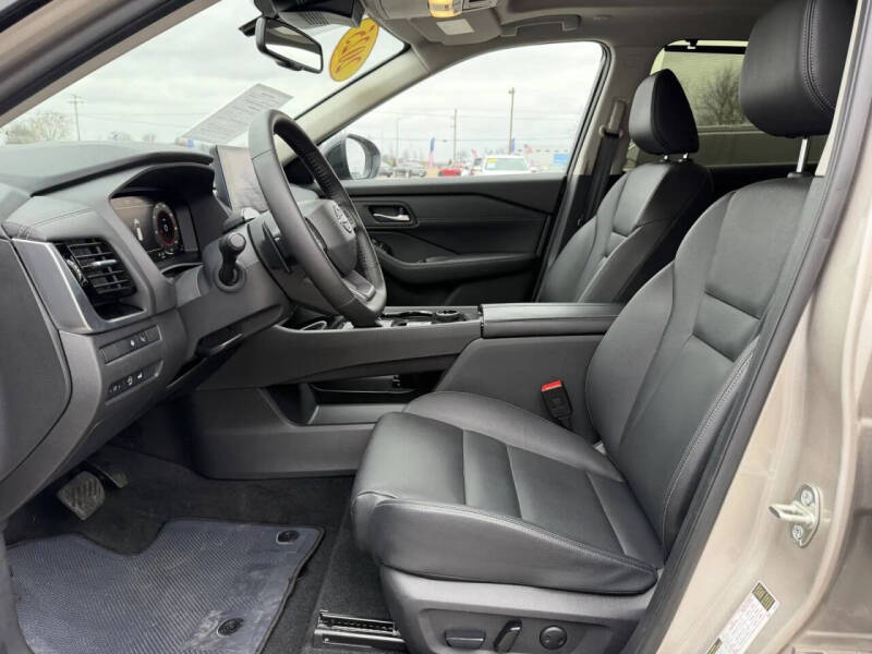 2025 Nissan Rogue SL