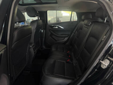 2017 Infiniti QX30 Premium