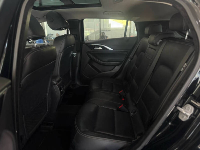 2017 Infiniti QX30 Premium