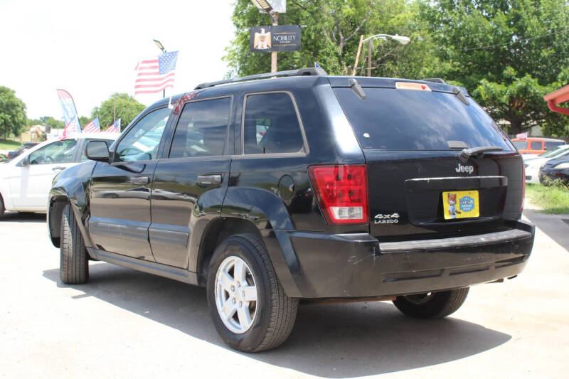 2006 Jeep Grand Cherokee Laredo