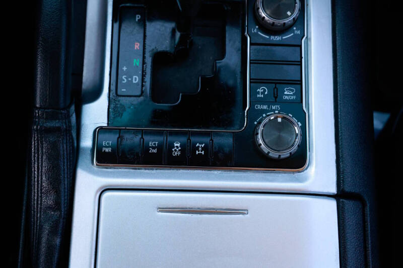 2017 Toyota Land Cruiser