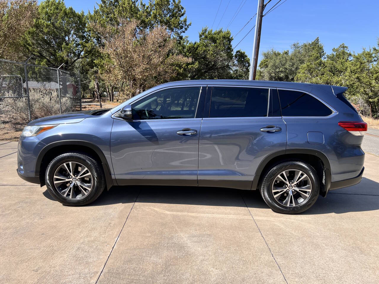 Used Car 2019 Toyota Highlander  Le 4dr Suv (2.7l I4) For Sale Under $20,000 In Austin, Texas
