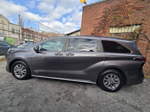 2021 Toyota Sienna LE 8-Passenger