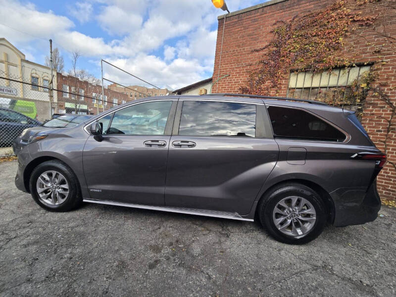 2021 Toyota Sienna LE 8-Passenger