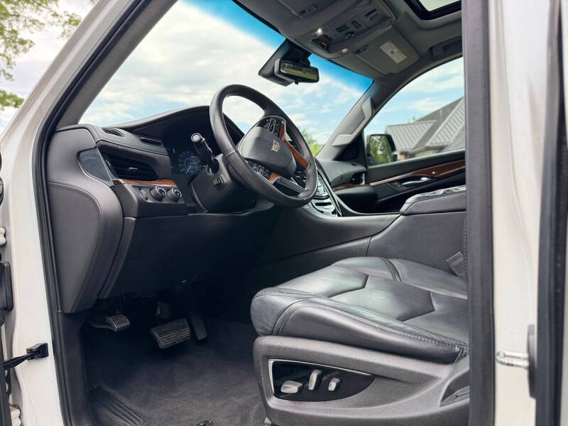 2017 Cadillac Escalade Luxury