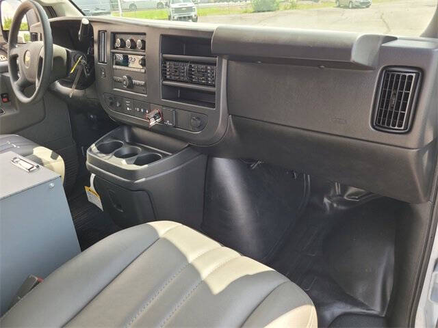 2025 Chevrolet Express 2500