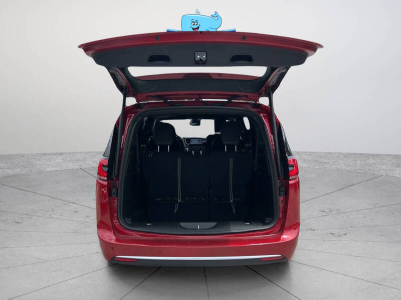 2027 Chrysler Pacifica Select