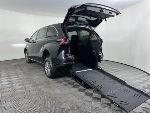 2023 Toyota Sienna LE 8-Passenger