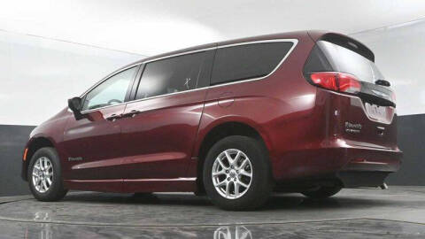 2023 Chrysler Voyager LX