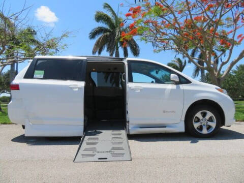 2016 Toyota Sienna LE Mobility 7-Passenger