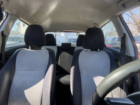 2014 Toyota Yaris 5-Door LE