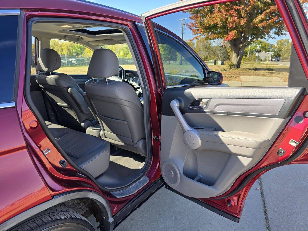 2007 Honda CR-V for sale at Bigfoot Auto in Hiawatha, IA