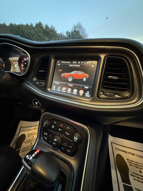 2016 Dodge Challenger SXT Plus