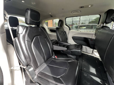 2024 Chrysler Pacifica Touring L