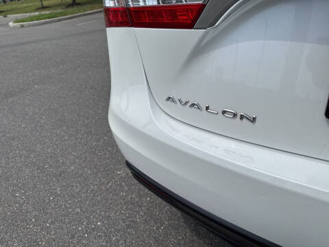 2013 Toyota Avalon XLE