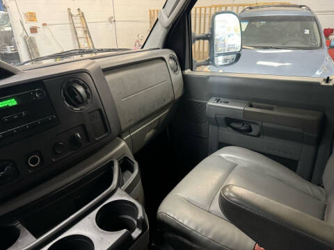 2011 Ford E-Series E-350 SD