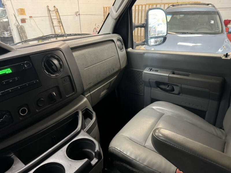 2011 Ford E-Series E-350 SD