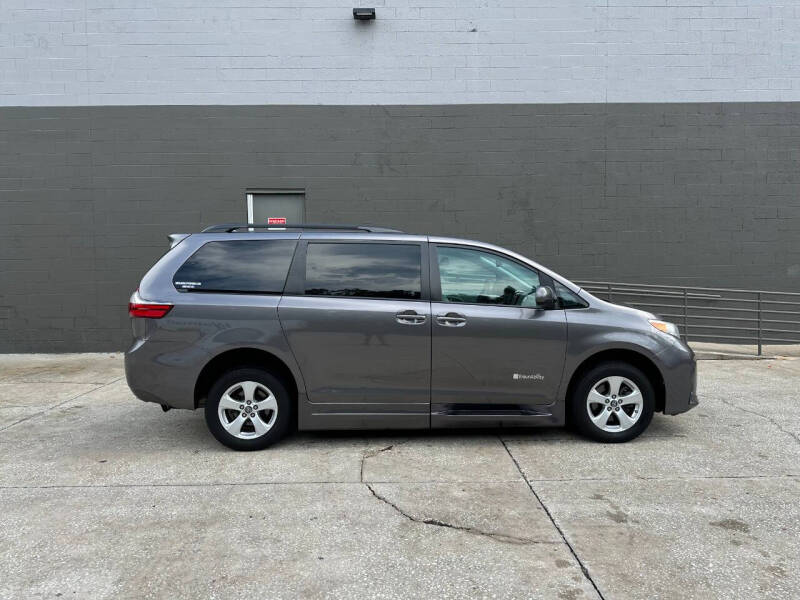 2018 Toyota Sienna LE Mobility 7-Passenger