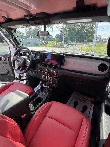 2025 Jeep Gladiator NightHawk